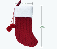 Großhandel Gestrickte Weihnachts-Geschenksocken Dekoration Maßgefertigte Socken Weihnachtsmann-Süßigkeitenbeutel Weihnachtsstrümpfe mit Bommel