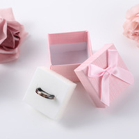 Boîte de rangement pour bijoux de luxe, petite et carrée, avec nœud papillon