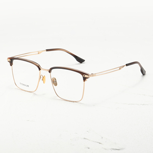 Elegantes Gafas de Sol Minimalistas de Titanio para Hombre y Mujer, Montura Dorada - Product Image 2