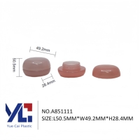 Pot vide ovale en plastique ABS de 3,5 g en forme de galet avec logo personnalisé Yuecai pour masque à lèvres, emballage cosmétique, conteneur de baume à lèvres