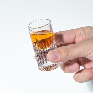 0.7oz réutilisable épais 20ml verre <span class=keywords><strong>à</strong></span> liqueur en relief Base lourde <span class=keywords><strong>Mini</strong></span> verres de dégustation de whisky Vintage Shooter Set - Product Image 1