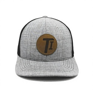Casquette de camionneur noire confortable à 6 panneaux avec patch en cuir et maille, style jeune et dynamique, fabriquée au Vietnam - Product Image 1