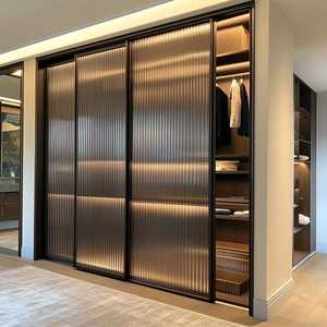 Diseño de Armario Modular Moderno con Puertas de Vidrio, Iluminación LED y Almacenamiento Inteligente para Interiores de Dormitorios Contemporáneos - Product Image 4