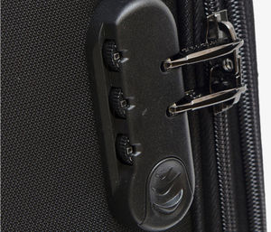 Persone di mezza età e anziani che viaggiano con trolley leggero da viaggio - Product Image 5