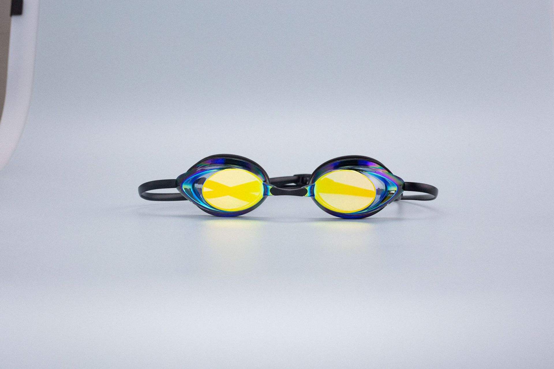 สีเหลืองสดใส