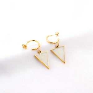 Pendientes de Aro de Acero Inoxidable con Circonitas y Baño de Oro de 18k, Diseño de Letras de Amor, Novedad en Venta - Product Image 4
