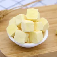 % 100% saf doğal Mango 1.3g sarı dondurularak kurutulmuş bebek maması küp şeker ücretsiz Mango dondurularak kurutulmuş yoğurt bebek için