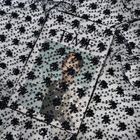 Tissu en dentelle à fleurs en sequins brillants respirant en maille blanche et noire de luxe en gros pour voile de mariée robe de fête de mariage