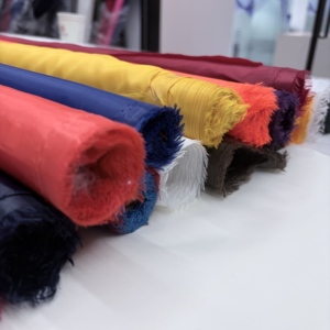 <span class=keywords><strong>Tissu</strong></span> de doublure résistant à la déchirure pour le commerce de gros, 170T 180T 190T 210T, <span class=keywords><strong>tissu</strong></span> taffetas 100% polyester, matériau tissé pour vêtements et drapeaux - Product Image 1