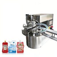 Machine automatique de remplissage et de bouchage de poches souples pour jus, boissons et détergents liquides
