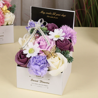 Boîte cadeau avec bouquet de roses artificielles, élégant arrangement de fausses roses pour cadeau de la Saint-Valentin, mariage, anniversaire, fête, festival