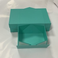 Boîte d'emballage de luxe en carton rigide personnalisée pour vêtements et chaussettes avec fermeture magnétique recyclable