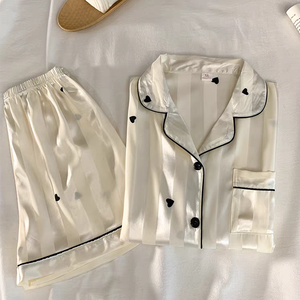 Set <span class=keywords><strong>Pigiama</strong></span> Estivo di Lusso Personalizzato ODM per Donna, Maniche Corte, Lunghezza Intera, Chiusura con <span class=keywords><strong>Bottoni</strong></span> Frontali, Logo, in Raso Dorato - Product Image 3