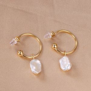 Nouvelles Boucles d'Oreilles Cercle en Or 18 carats Perle Tendance Luxe Léger Haut de Gamme Été Design Niche Élégantes Boucles d'Oreilles à Boucle pour Femme - Product Image 5