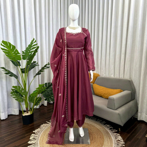 Salwar Kameez Anarkali color Borgoña con Bordado, Traje Tradicional Indio-Pakistaní para Bodas y Fiestas para Mujer - Product Image 1