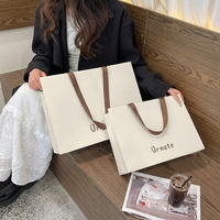 Sac fourre-tout en papier biodégradable blanc crème de luxe avec logo personnalisé, laminage mat, large ruban pour boutique de vêtements et de chaussures