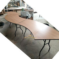 Table pliante en bois massif en forme de demi-lune en S moderne pour l'extérieur, table de réception de mariage pliable pour les événements