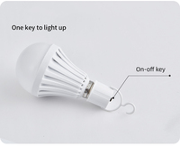 Ampoule LED d'urgence en gros, fabriquée en usine, avec batterie rechargeable intégrée de 600 mAh, autonomie de 4 à 24 heures, température de couleur de 3000 à 6500 K, B22/E27