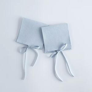 Pochette carrée en velours pour bijoux, style pochette, vente en gros, avec fermeture à ruban, pour cadeaux de mariage, présentation de bijoux et bijoux de qualité supérieure - Product Image 1