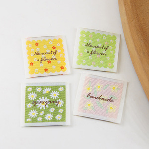 <span class=keywords><strong>Étiquette</strong></span> en tissu faite <span class=keywords><strong>main</strong></span> personnalisée, motif fleur de marguerite brodée, accessoire de couture tissé, petit carré - Product Image 1