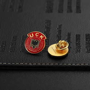 Insigne d'épingle sans <span class=keywords><strong>frais</strong></span> <span class=keywords><strong>de</strong></span> moule personnalisé en métal en alliage <span class=keywords><strong>de</strong></span> zinc 3D résine époxy émail épinglette petites épingles plaquées or pour chapeaux en gros - Product Image 6