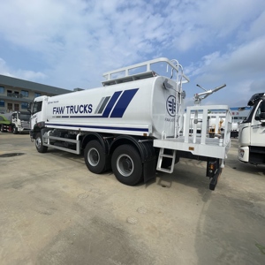FAW Camión <span class=keywords><strong>cisterna</strong></span> <span class=keywords><strong>de</strong></span> agua diésel <span class=keywords><strong>de</strong></span> 20 toneladas Euro3 5 6x4 Camión <span class=keywords><strong>de</strong></span> agua potable <span class=keywords><strong>de</strong></span> <span class=keywords><strong>5000</strong></span> <span class=keywords><strong>galones</strong></span> Camión grande <span class=keywords><strong>de</strong></span> limpieza <span class=keywords><strong>de</strong></span> carreteras <span class=keywords><strong>de</strong></span> 20.000 litros - Product Image 3