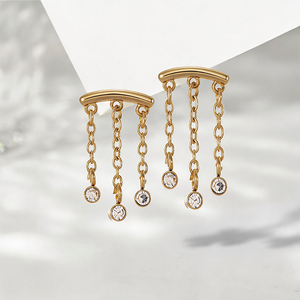 Labret triple chaîne plaqué or en acier chirurgical 316L à dos plat pour piercing Helix, Tragus, Conch, Lèvre, Méduse - Product Image 3