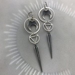 Pendientes Góticos Punk Ojo del Diablo con Luna de Plata Antigua, Cruz Larga Metálica, Accesorios de Moda para Halloween, Joyería de Aleación - Product Image 1