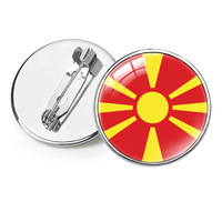 Broche drapeau de la Macédoine du Nord, épinglette, broche de pays du monde, cadeau fantaisie, souvenir pour les voyageurs et les amoureux, cadeau pour les fans de club de football, personnalisable