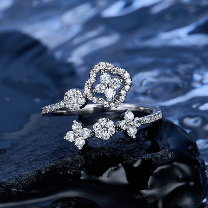 Four-Leaf Clover ring-[KWhite]-Opening