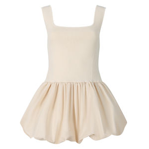 2026 yeni kare boyun kolsuz askı elbise kabarık Hem tasarım kadın örme kısa örme elbise - Product Image 1