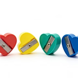 Sacapuntas Divertido con Forma de Corazón, Sacapuntas de Plástico Manual para Adultos, Estudiantes, Escuela, Clase, Hogar y Oficina - Product Image 2