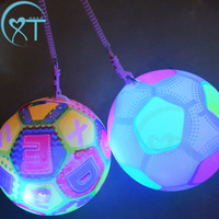 Livraison gratuite, vente flash, nouveau ballon de football gonflable en plastique pour enfants, lumineux, fluorescent, jouet gonflable pour l'entraînement