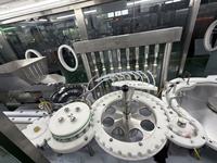 Machine d'embouteillage de liquides intégrée sanitaire SUS304 pour l'usine de fabrication de concentré de baies