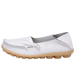 Chaussures plates décontractées en cuir véritable pour femmes et jeunes filles, style mocassins, grandes tailles, pour infirmières et mamans, fabrication OEM personnalisée en Chine - Product Image 3