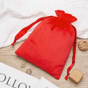 Emballage de cadeau avec logo personnalisé, pochette en velours rouge souple, sac à cordon en velours de haute qualité pour bonbons