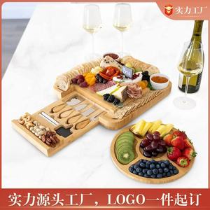 Planche à découper artisanale en bois massif pour apéritifs, desserts, fruits, fromages, légumes, personnalisable pour la cuisine - Product Image 2