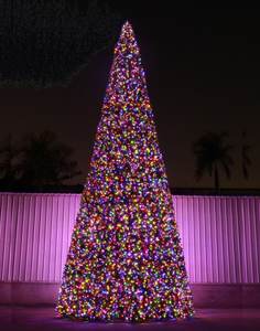 Albero di Natale Artificiale Gigante Personalizzato per Esterni, Grande Albero Natalizio Illuminato a LED in PVC e PE per Decorazioni di Hotel, Centri Commerciali e Festività - Product Image 2