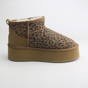Stivali Invernali Termici Unisex Classici <span class=keywords><strong>con</strong></span> Tomaia in Pelle Scamosciata, Caldi <span class=keywords><strong>Stivaletti</strong></span> <span class=keywords><strong>con</strong></span> Fodera in Pelliccia Sintetica 3043 - Product Image 3
