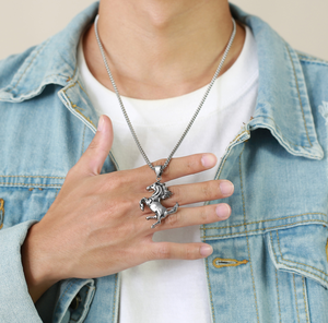 Moda Animal <span class=keywords><strong>caballo</strong></span> colgante collar de joyería de acero inoxidable personalizado hombres Hip Hop <span class=keywords><strong>caballo</strong></span> suéter cadena collar - Product Image 1
