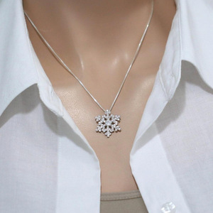 Collar con colgante de copo de nieve para mujer, piedra brillante, regalo de joyería de moda navideña - Product Image 3