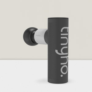 <span class=keywords><strong>Mini</strong></span> masajeador corporal de vibración de alta velocidad portátil pistola de masaje muscular de tejido profundo pistola de 4 cabezas recargable fácil de llevar - Product Image 1