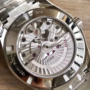 Reloj deportivo de buceo de lujo de alta calidad en acero inoxidable 8806 8500 8900 con cristal de zafiro y pantalla luminosa - Product Image 1