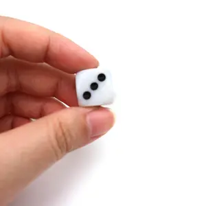 分销商骰子16毫米塑料白色游戏骰子标准六面决定者生日派对棋盘游戏掉落发货