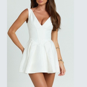 Vestido Mini Tejido Elegante Personalizable con Cuello en V, Espalda Descubierta, Ajuste Regular, Casual, para Mujer, con Aberturas y Cintura Natural, Ideal para Verano - Product Image 1