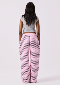 Conjunto de Sudadera con Capucha y Pantalones Deportivos para Mujer, Personalizado, Rosa con Puntos, Sostenible, Premium, con Forro Polar, Mezcla de Algodón, Corte Holgado - Product Image 3