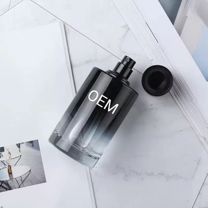 Bottiglia di <span class=keywords><strong>Eau</strong></span> <span class=keywords><strong>De</strong></span> Parfum in Vetro Sfumato di Lusso con Profumo Legnoso e Pompa Spray Bronzante - Product Image 1