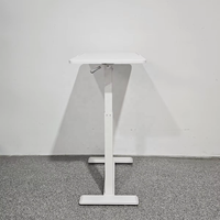 Table d'appoint moderne et mobile, réglable en hauteur et inclinable, avec plateau en MDF et base en métal, idéale pour appartement, comme table basse ou table d'appoint de canapé.