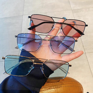 Lunettes de soleil carrées unisexes avec monture dorée, protection UV400, type 3 verres, matériau AC, design quadrilatère I4-30010 - Product Image 3