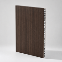Panneau en aluminium nid d'abeille à grain de bois brun personnalisé pour revêtement mural intérieur